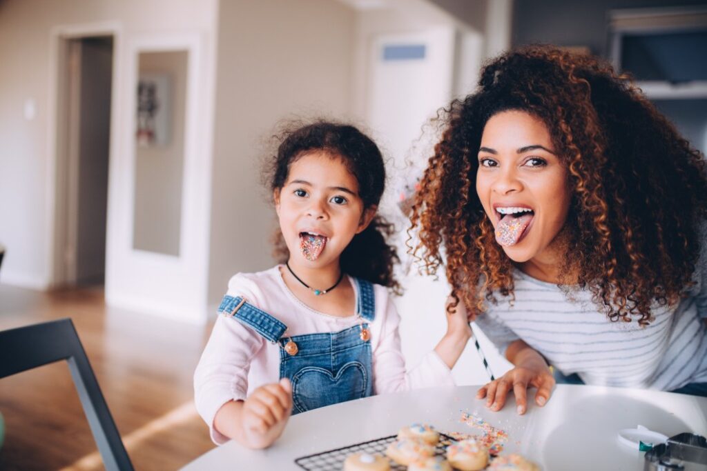 baking-kitchen-colorful-fun-mother-tongue-daughter-cookies-happy-afro_t20_eoJJyW-1.jpg